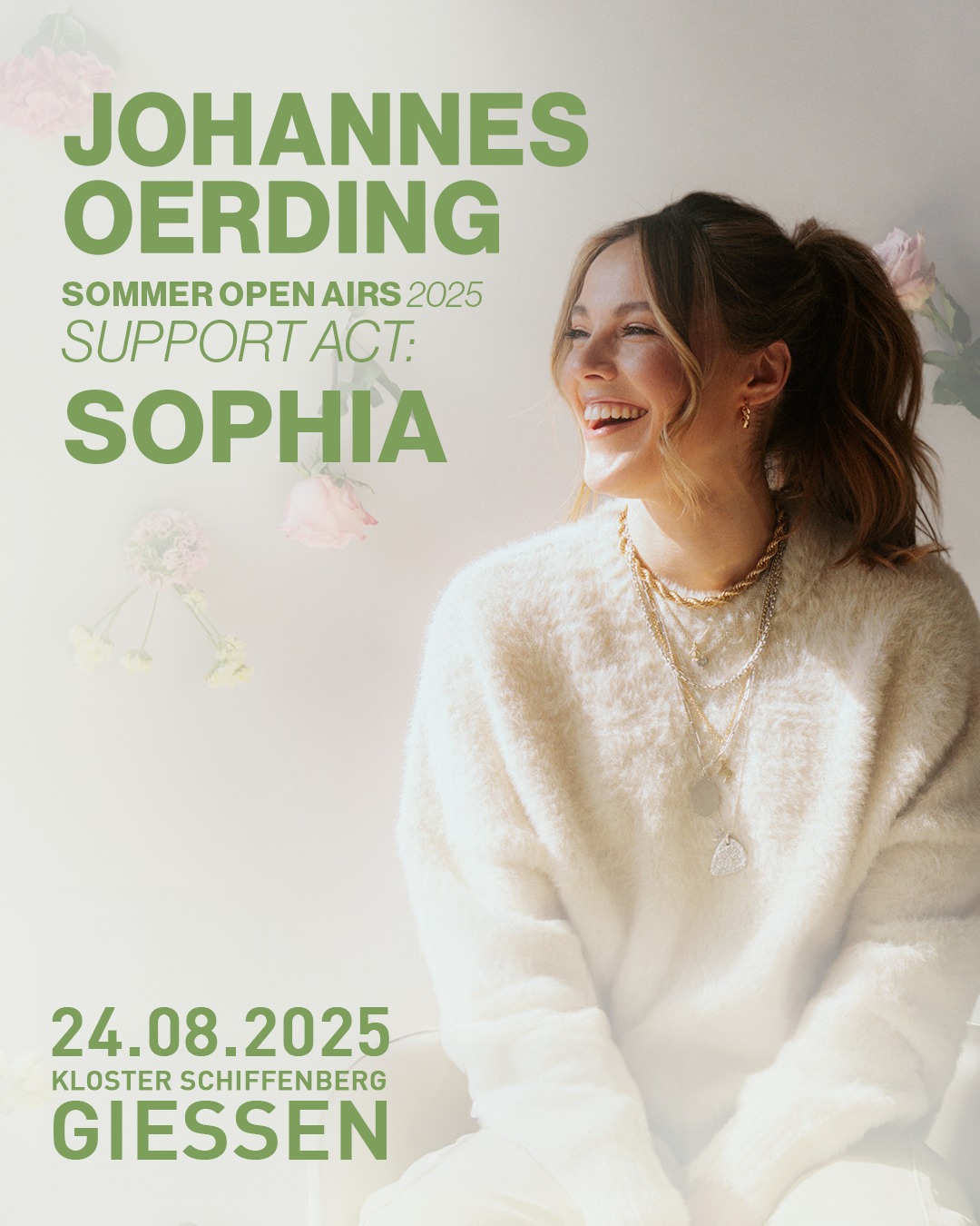 Am 24.08.2025 spielt @johannesoerding beim Gießener Kultursommer – und bekommt musikalische Verstärkung: @sophia.musik eröffnet den Abend.
Die Singer-Songwriterin aus NRW gehört zu den spannendsten neuen Stimmen im deutschsprachigen Pop. Kein Casting, kein Marketing-Trick – sondern eine Künstlerin, die sich ihren Weg selbst gebaut hat. Erst durchs Designstudium, dann durch die Ausbildung zur Goldschmiedin – bis sie sich ganz der Musik verschrieben hat.
Heute steht sie auf der Bühne, schreibt Songs mit Substanz und bringt frischen Sound auf die Ohren. Wer sie live erlebt, weiß: Da kommt noch was.
🎟️ Tickets für den Abend mit Johannes Oerding & SOPHIA gibt’s über unsere Webseite
PS: Wer SOPHIA vorab live erleben möchte: Am 08.08.2025 ist sie bei unseren Freunden im Amphitheater Hanau zu Gast.
#johannesoerding #SOPHIA #gießenerkultursommer #klosterschiffenberg #OpenAir2025