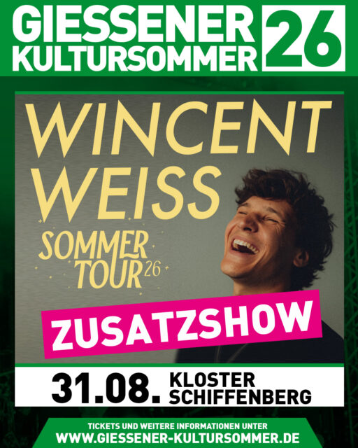 🔥 Ihr seid einfach der Wahnsinn! 🔥
Die Show von Wincent Weiss am 30.08.2026 beim Gießener Kultursommer ist offiziell AUSVERKAUFT! 🤯💙
Die enorme Nachfrage in den letzten Tagen hat uns wirklich umgehauen - und genau deshalb haben wir gute Nachrichten für alle, die noch kein Ticket ergattern konnten:
✨ Es wird eine Zusatzshow am 31.08.2026 geben! ✨
Der Vorverkauf startet ab sofort:
🎟️ https://giessenerkultursommer.reservix.de/p/reservix/event/2526984
Und weil heute Valentinstag ist, feiern wir das Ganze mit einer besonderen Aktion:
💘 Unter allen, die sich heute ein Ticket für die Zusatzshow sichern, verlosen wir 14 VIP-Upgrades!
Also: Jetzt Ticket sichern, Lieblingsmenschen mitnehmen – und mit etwas Glück das Konzert sogar als VIP erleben ✨
Wir freuen uns riesig auf zwei unvergessliche Abende mit euch am Schiffenberg! 💙