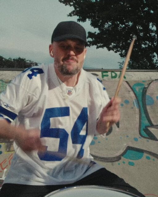 🔥 Das neue H-Blockx Album ist da! 🔥
„FILLIN_THE_BLANK“ ist ab sofort draußen – und ihr könnt das Album jetzt überall streamen oder euch als CD, LP oder Bundle sichern. 🎧
Und jetzt kommt das Beste:
H-Blockx kommen am 21.08.2026 nach Gießen! Gemeinsam mit den Donots bringen sie den Schiffenberg zum Beben – natürlich inklusive Songs aus dem brandneuen Album. 🤘
Wer ist bereit für eine ordentliche Portion Crossover & Punkrock unter freiem Himmel?
🎟 Tickets sichern & dabei sein!